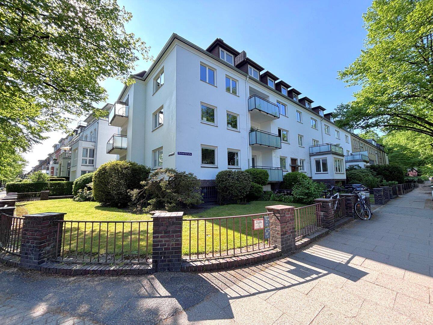 Eilbek: Großzügig Wohnen - 2 Zi. + Wohnküche + Balkon