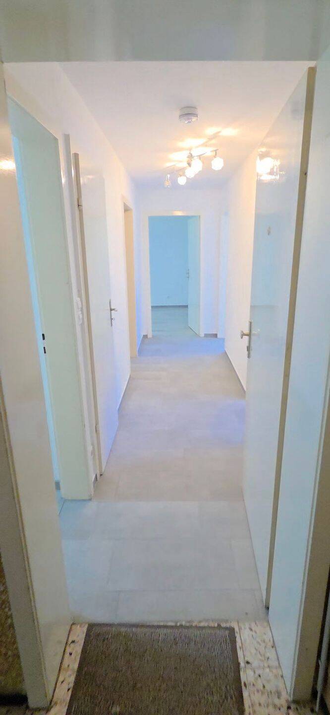 Charmantes 3-Zimmer-Balkonapartment in Gütenbach, zentrale Lage, ruhige Seitengasse, Panoramablick und ausgezeichnete Anbindung – Gütenbach – Vorschaubild 5