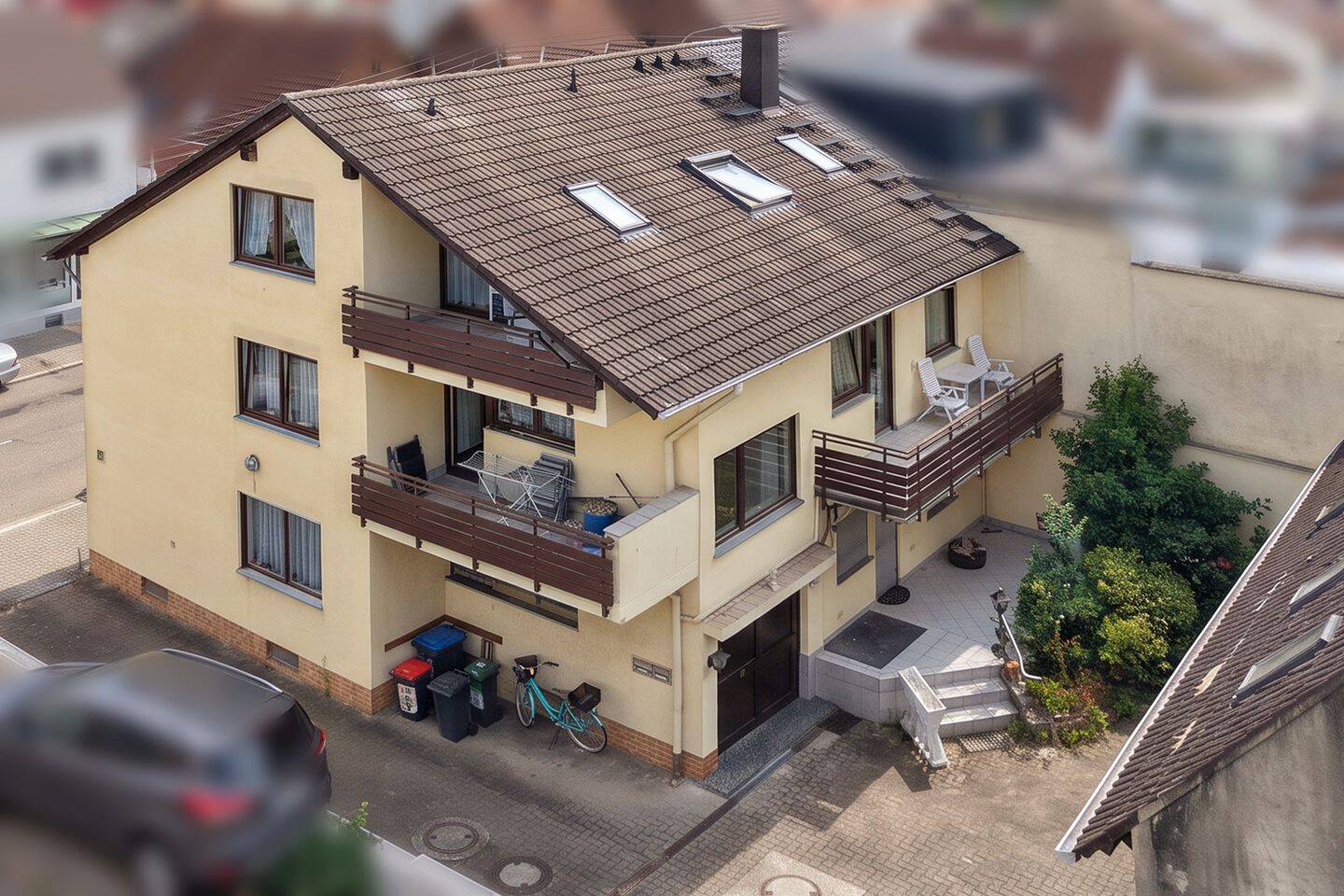 Vielseitiges MFH: 4 Einheiten (EG frei)+ Nebengebäude mit Wohnraum-Potenzial