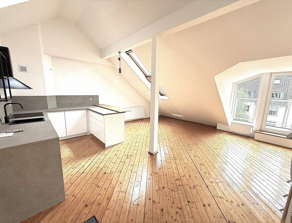 Junges Wohnen in Linden-Mitte! Kernsanierte Dachgeschosswohnung mit Terrasse... – Hannover – Bild 1 von 9