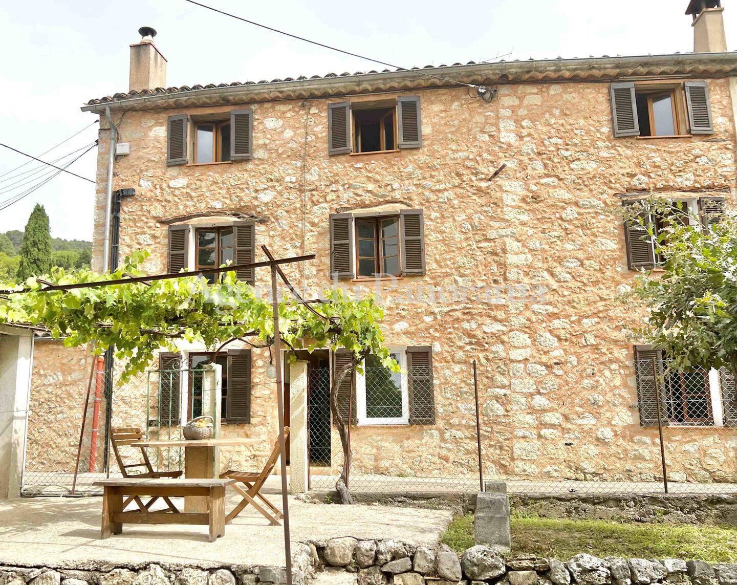 Maison 6 pièces 129 m² · à Grasse · 128,6 m² · 325 500 €