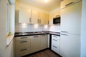 Möbliertes 1-Zimmer-Apartment mit Küche, Balkon & Tiefgaragenstellplatz in Bielefeld – 33609 Bielefeld – Vorschaubild 4