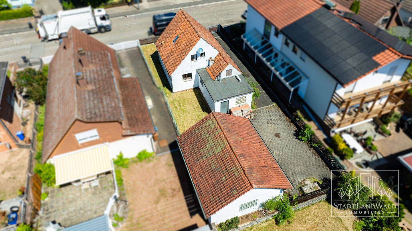 Potenzial für Macher: Einfamilienhaus mit großem Garten, Garage und Werkstatt - PS-Sommerwald – Pirmasens – Vorschaubild 2