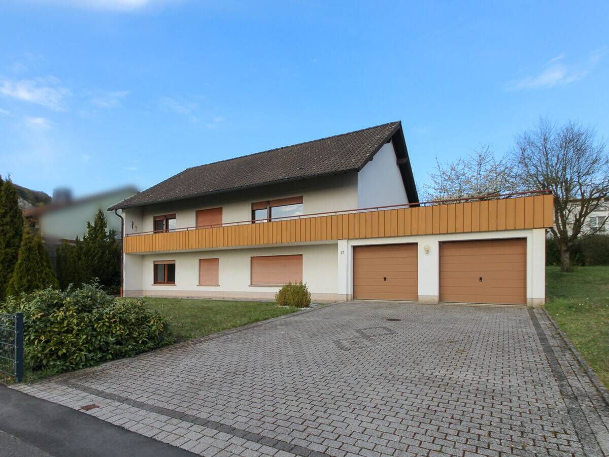 Begehrte Lage in Petersberg: Einfamilienhaus mit Einliegerwohnung – Petersberg – Bild 1 von 9