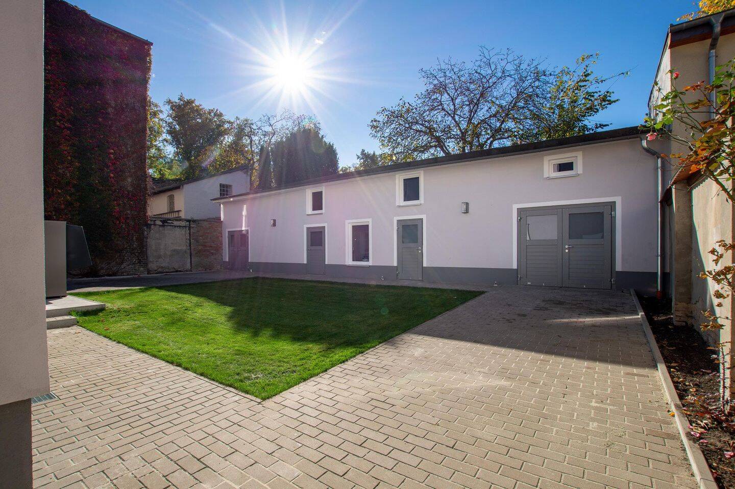 Kernsaniertes Zweifamilienhaus mit großer Remise in Potsdam – Potsdam – Vorschaubild 4
