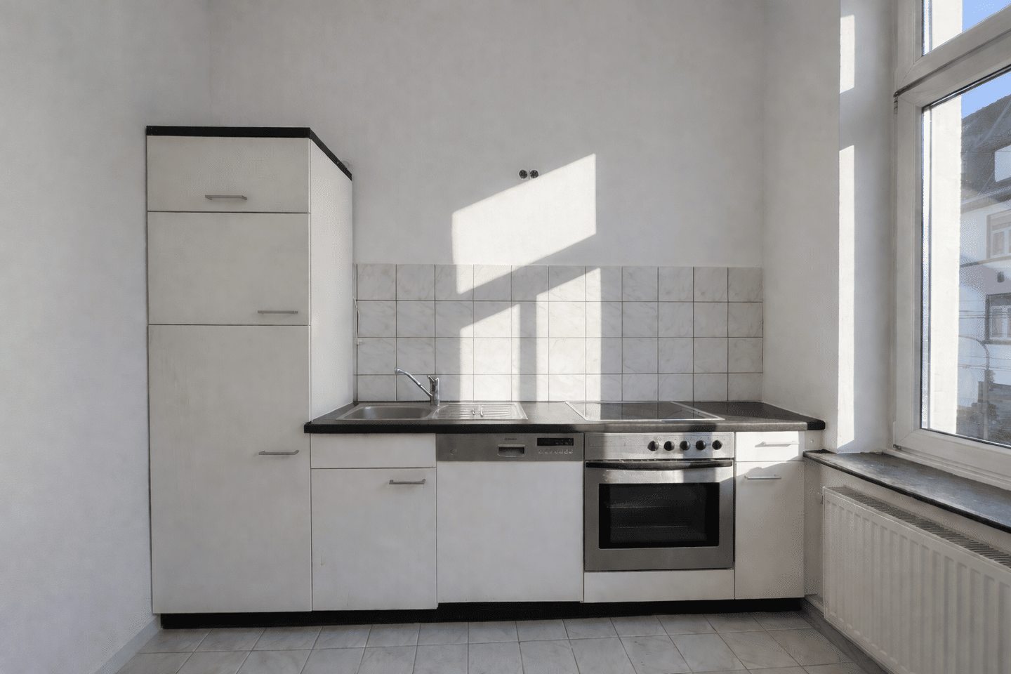 SMART & COSY! Helle 2-Zimmer Wohnung mit modernisiertem Duschbad in gefragter Lage – Düsseldorf – Vorschaubild 5