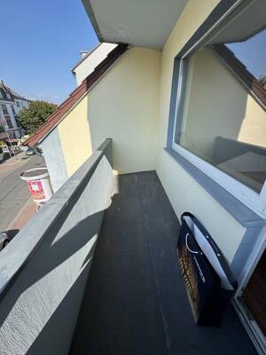 Lichtdurchflutete 2-Zimmer-Wohnung mit zwei Balkonen – 60488 Frankfurt am Main – Vorschaubild 4