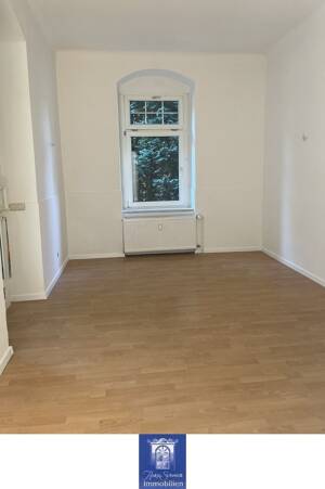 Eindrucksvolle Familienwohnung mit Wintergarten und Balkon in elbnaher Umgebung! – 1279 Dresden – Vorschaubild 3