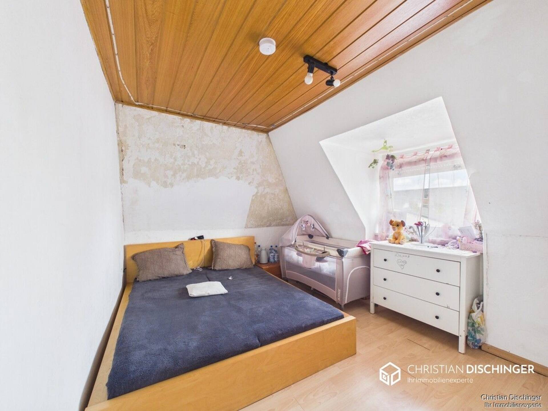 Mehrfamilienhaus in 93055 Regensburg / Schwabelweis mit 421 m² kaufen