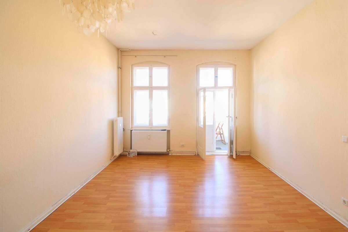 Bezugsfrei! 2-Zimmer-Altbauwohnung mit großem Balkon in Berlin-Steglitz – 12163 Berlin – Bild 1 von 9