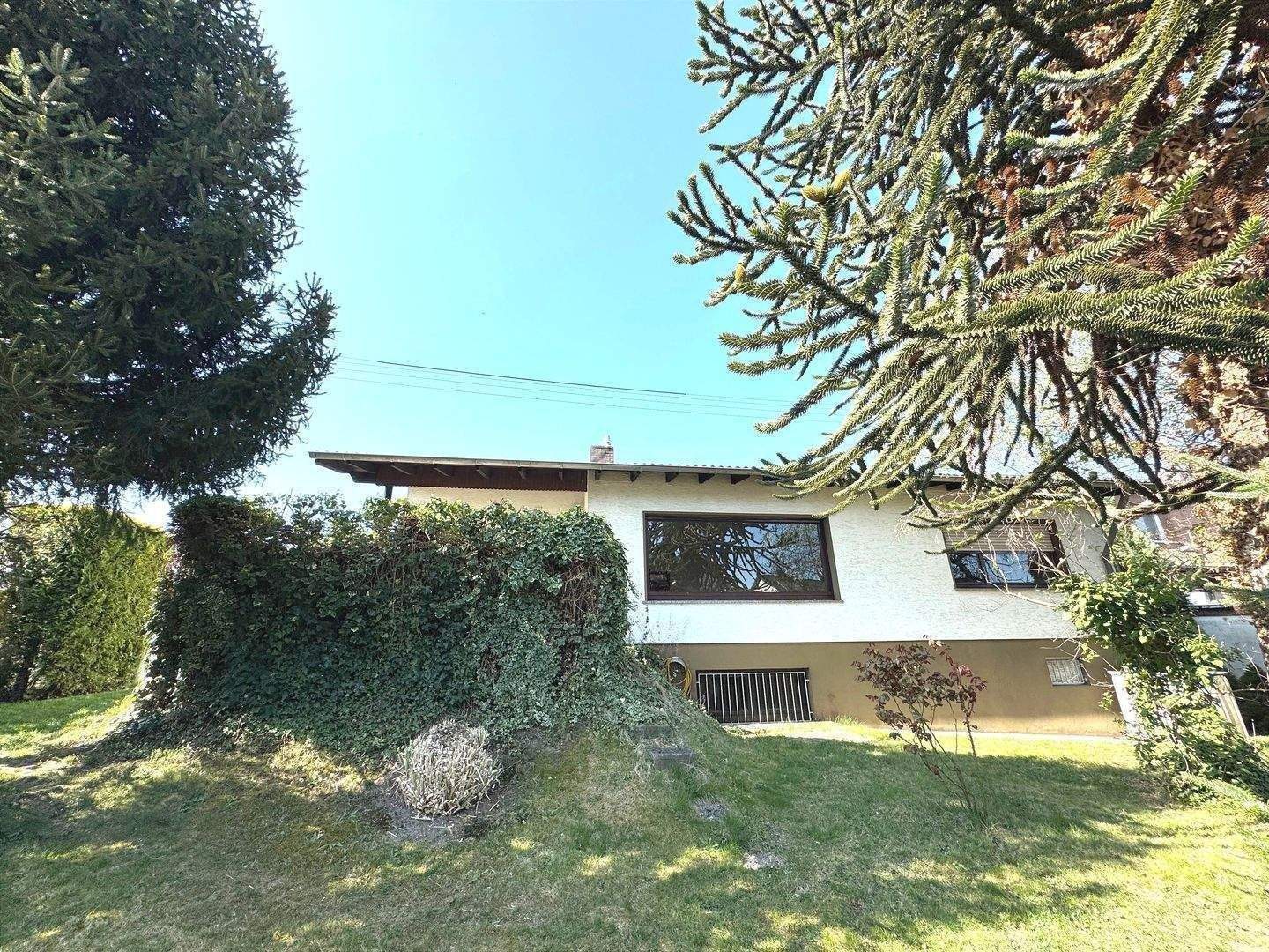 FÜR FACHHANDWERKER! Solider Bungalow mit Pfiff, insges. 200 m² Wohnfläche + ca. 50m² KG! – Niederkassel – Vorschaubild 4