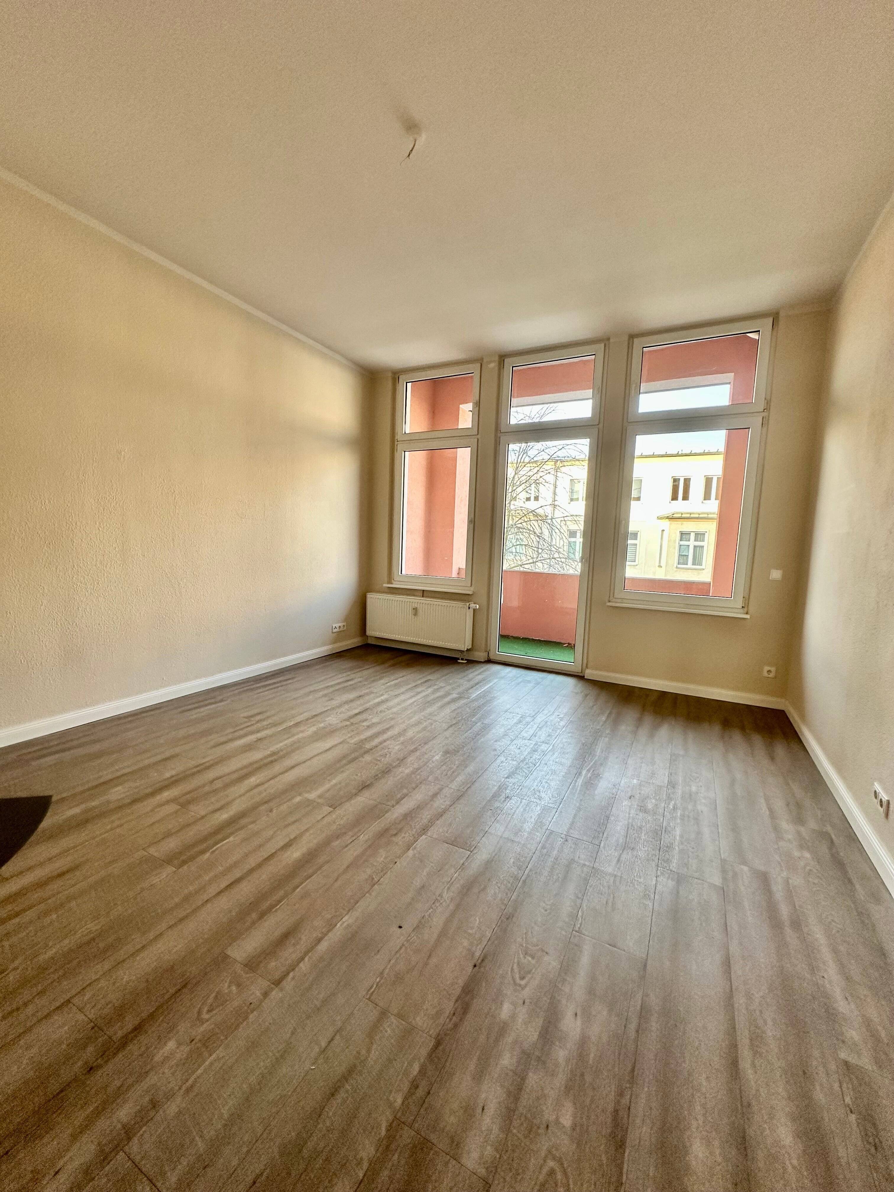 2-Zimmer Wohnung mit Kamin, Balkon und Parkplatz in Stadtfeld Ost zu vermieten – Magdeburg – Vorschaubild 3