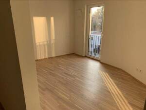 Außergewöhnliche Galerie-Wohnung für Individualisten - Ausblick und Marken-Einbauküche inklusive – 90766 Fürth – Vorschaubild 7