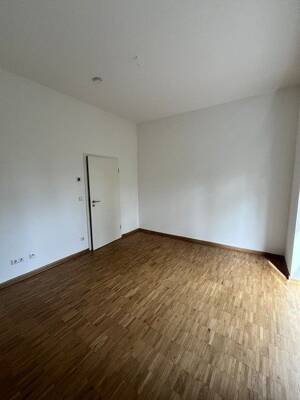 Moderne, frisch renovierte 3-Zimmer-Wohnung mit Balkon, Aufzug und Stellplatz in begehrter Lage von Fürth-Atzenhof – 90768 Fürth – Vorschaubild 9