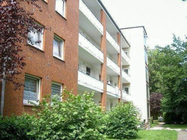 Erstbezug nach Sanierung: ... 2 1/2 Zimmer-Wohnung in ruhiger Wohnlage – Lübeck – Vorschaubild 2