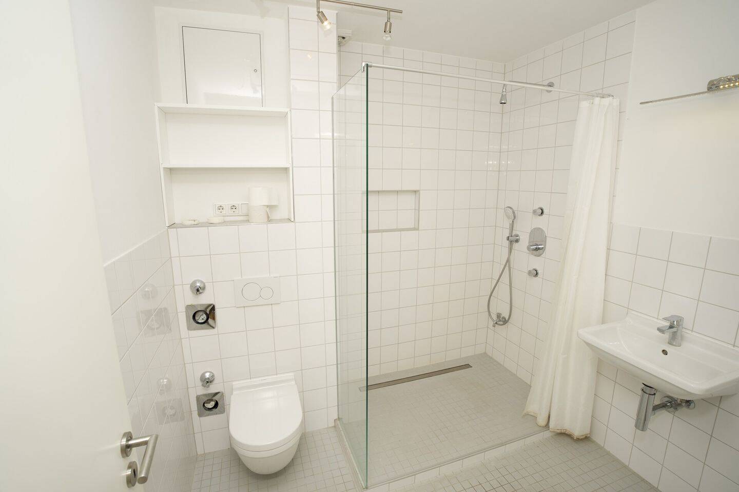Sanierte Wohnung in Bestlage inklusive privatem Stellplatz und großem Potenzial in Köln ! – Köln – Vorschaubild 9