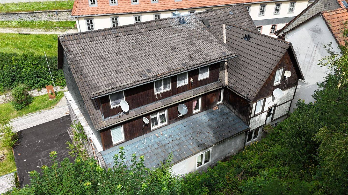 Exzellente Kapitalanlage mit Historie und stabiler Rendite: Vollvermietetes Mehrfamilienhaus in 96528 Frankenblick-Rauenstein! – Frankenblick – Vorschaubild 3