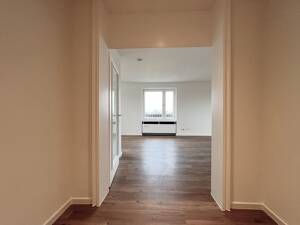 Neues Familien-Zuhause! Modernisierte 4 Zimmer mit Umlaufbalkon, 2 neue Bäder, neuer Boden, Aufzug – 50968 Köln – Vorschaubild 7