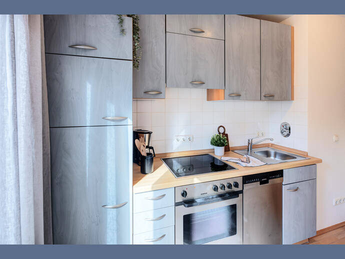 Möbliert: Neuwertig möbliert: Wohnung mit ruhiger Loggia – München – Vorschaubild 7