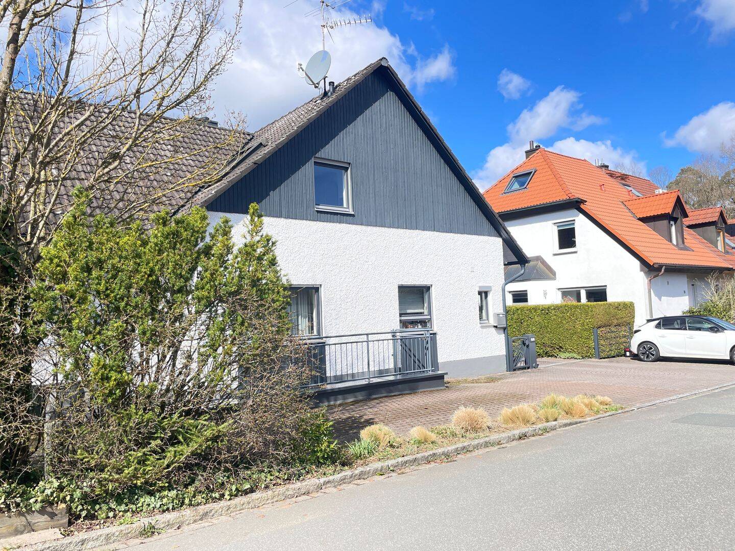 Rückersdorf: Traumhaftes Familienhaus mit zwei Terrassen, Balkon und großem Garten – Rückersdorf – Vorschaubild 3