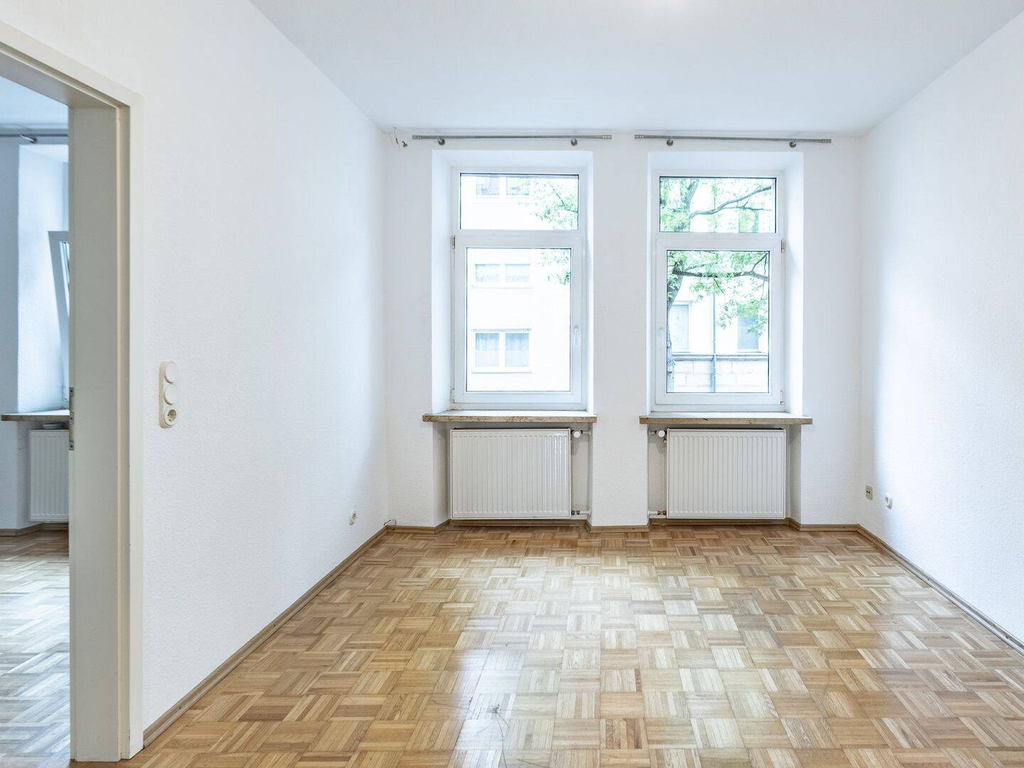 Elegante 3-Zimmerwohnung mit historischem Kachelofen – Nürnberg – Vorschaubild 2