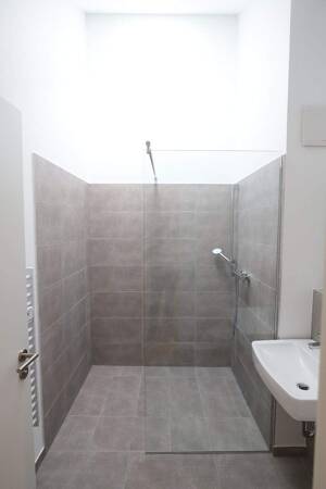 **VISTA Immobilien** Vollmöblierte Dachgeschoss-Wohnung mit Einbauküche – 64291 Darmstadt – Vorschaubild 6