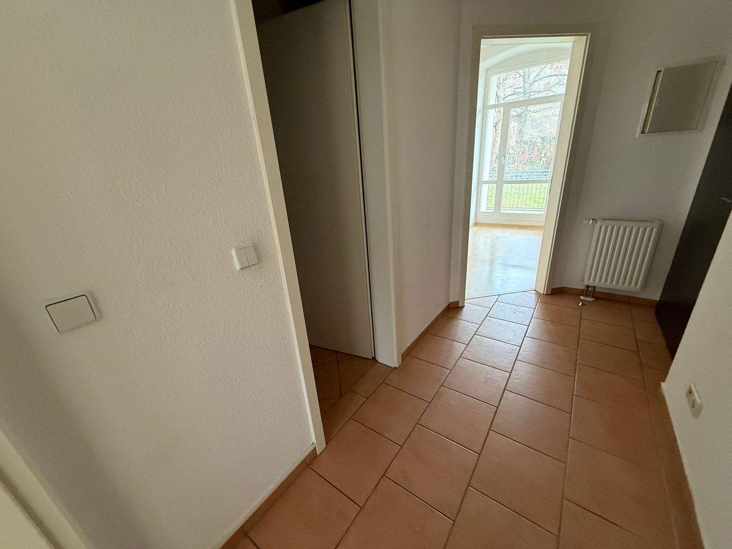 Großer und West-Balkon / Laminat / sep. Küche u.v.m. – Chemnitz – Vorschaubild 9