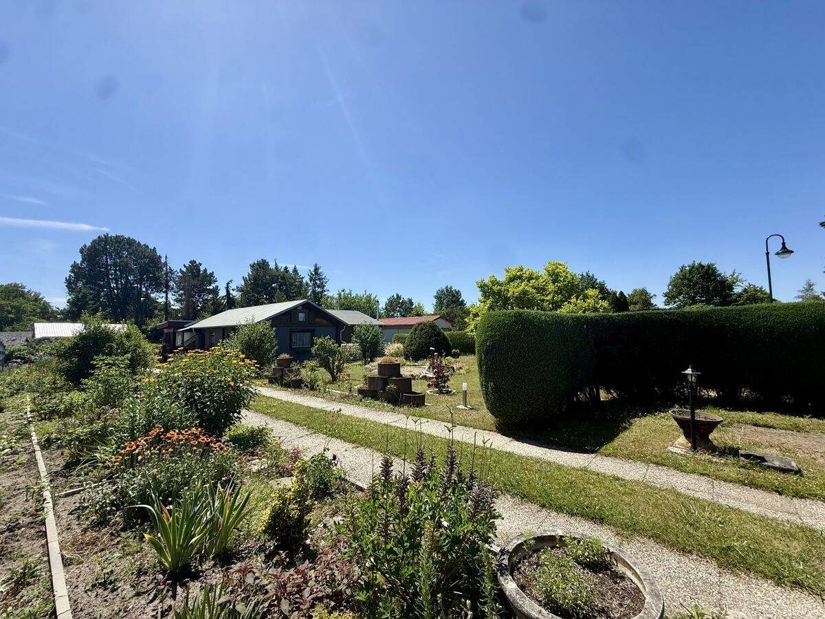 PROVISIONSFREI | Blockbohlenhaus auf über 1.000 qm: ebenerdiger Bungalow mit Garage und Gartenhaus – Bernau – Vorschaubild 3