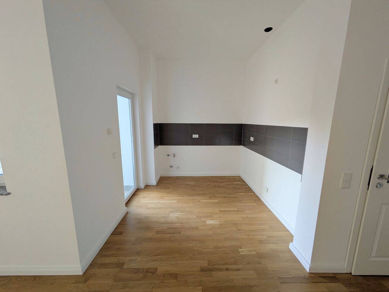 ++ einziehen & wohlfühlen - tolle 2,5-Raum Wohnung - Balkon, Parkett, modernes Badezimmer ++ – Chemnitz – Vorschaubild 7
