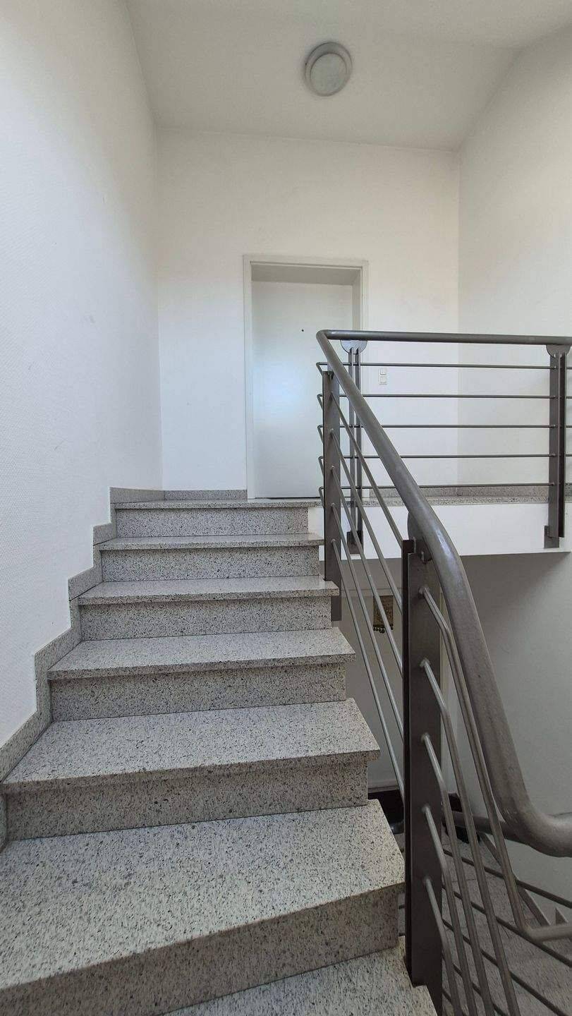 Moderne und top geschnittene DG Wohnung am Schmölderpark gelegen ! Große Terrasse ! – Mönchengladbach – Vorschaubild 3