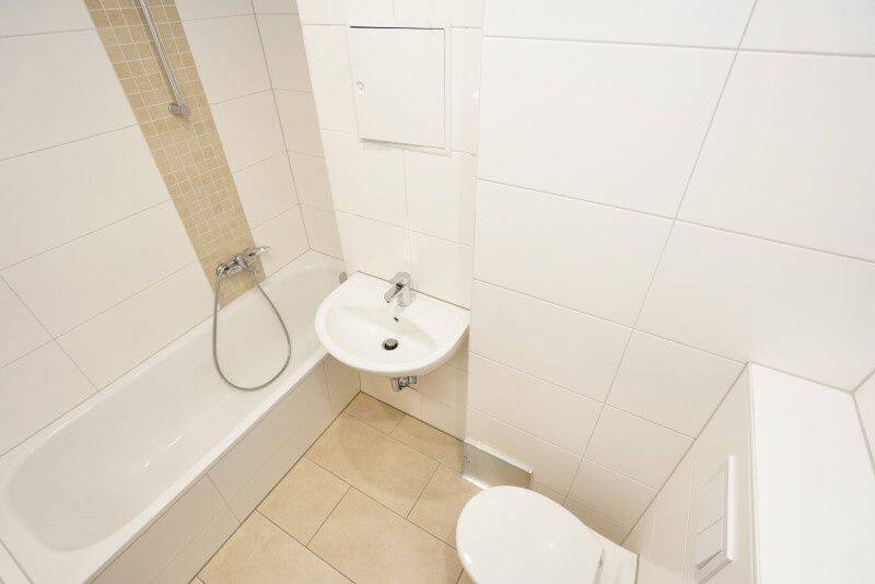 Modernes Bad / Aufzug / Gute Lage