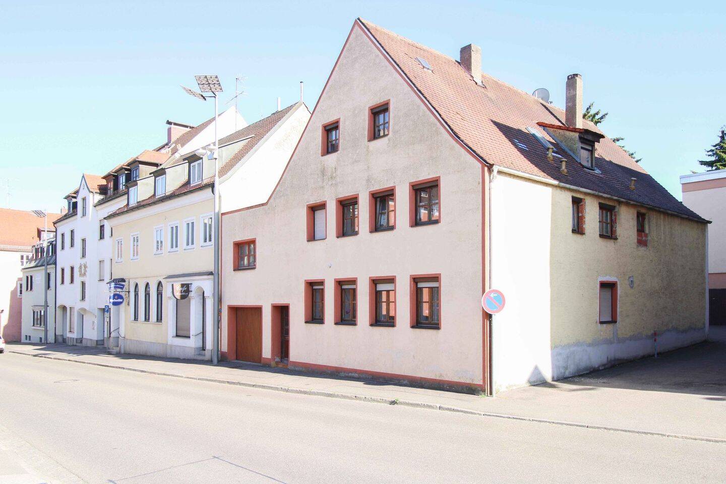 MFH mit 3 Einheiten und Wertsteigerungspotenzial in zentraler Lage frei gestalten – Neuburg an der Donau – Bild 1 von 9