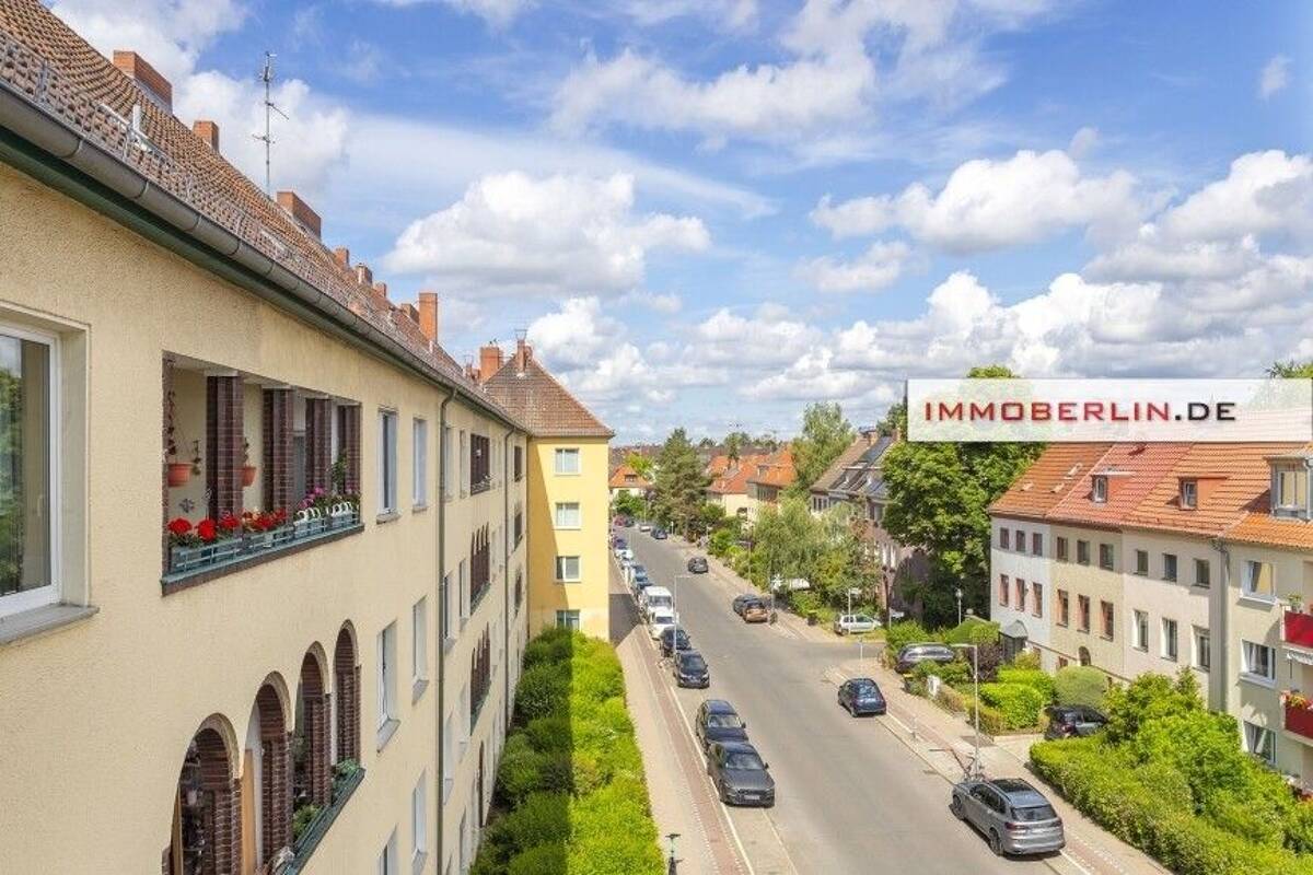 IMMOBERLIN.DE - Hell & stimmungsvoll! Altbauwohnung mit Loggia beim Tempelhofer Feld – 12101 Berlin – Bild 1 von 9