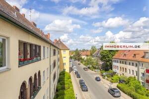 IMMOBERLIN.DE - Hell & stimmungsvoll! Altbauwohnung mit Loggia beim Tempelhofer Feld – 12101 Berlin – Vorschaubild 1