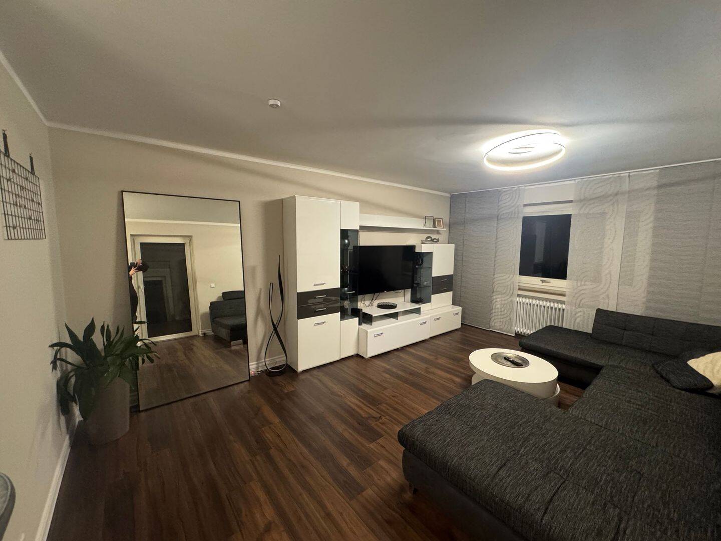 Stilvoll möblierte 2,5 Zimmer Wohnung mit Balkon in Nürnberg