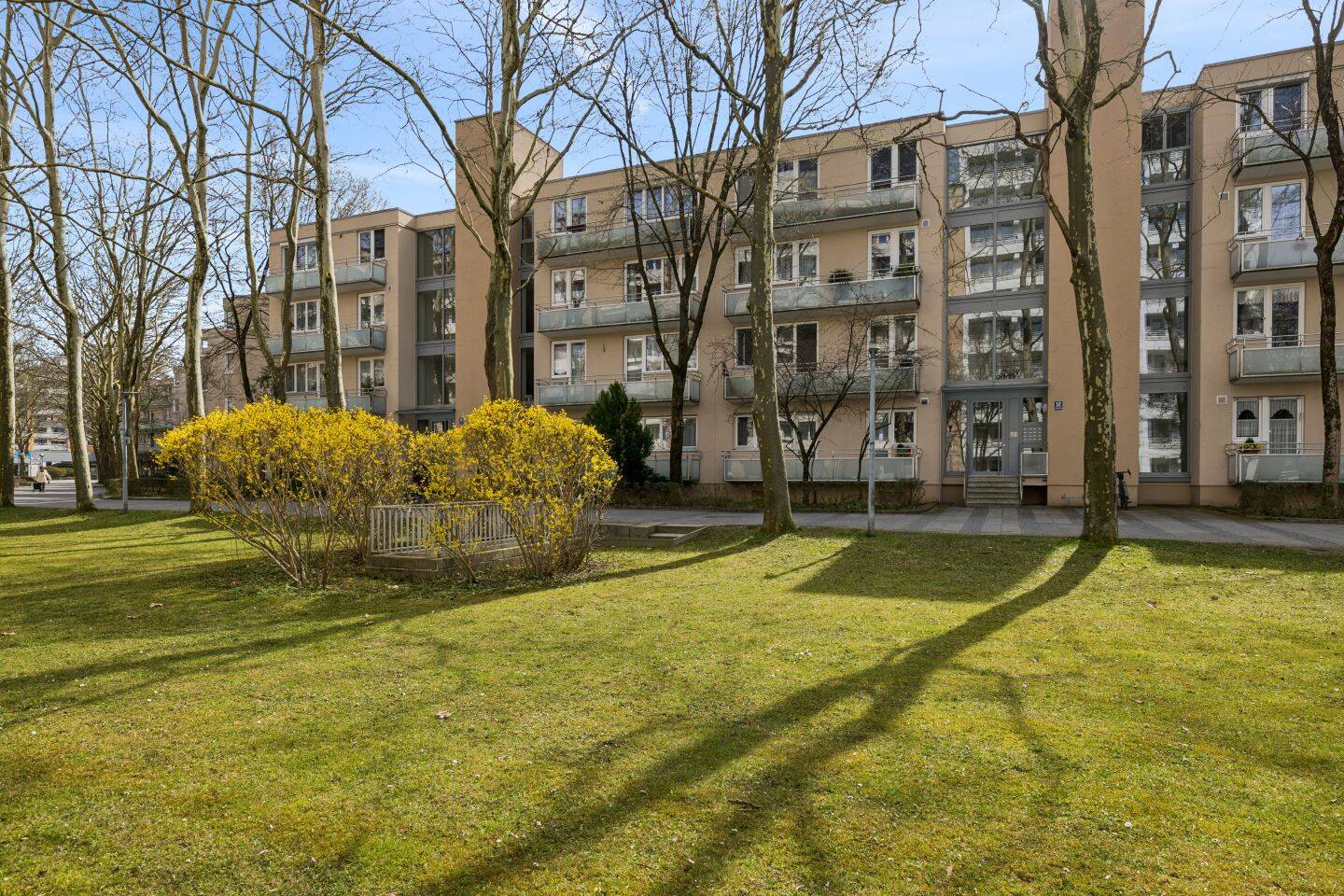 *SOFORT BEZUGSFREI* - Sehr großzügige 4-Zimmer-Wohnung nur 5 Radminuten vom PEP entfernt, Neuperlach – München – Vorschaubild 2