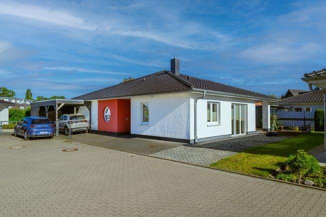 Ganderkesee-Hoykenkamp: Exklusiver, seniorengerechter Bungalow mit Carport! *KÄUFERPROVISIONSFREI* – Ganderkesee – Bild 1 von 9