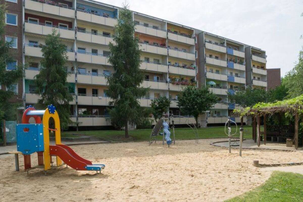 Ihr neues Zuhause: interessante 3-Zimmer-Wohnung (WBS) – 1169 Dresden – Bild 1 von 2