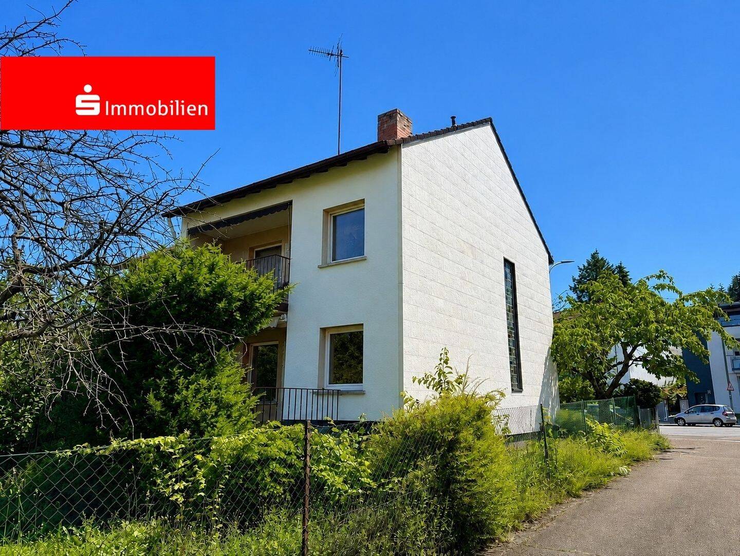 Viel Platz für die Familie! - Sanierungsbedürftiges Reihenendhaus inkl. Garage in OF-Buchhügel!