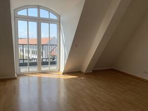 Wow* tolle DG-Wohnung mit 2 Terrassen* Lindenau* 5.OG* Laminat* EBK* Aufzug* SP anmietbar – 4177 Leipzig – Vorschaubild 2