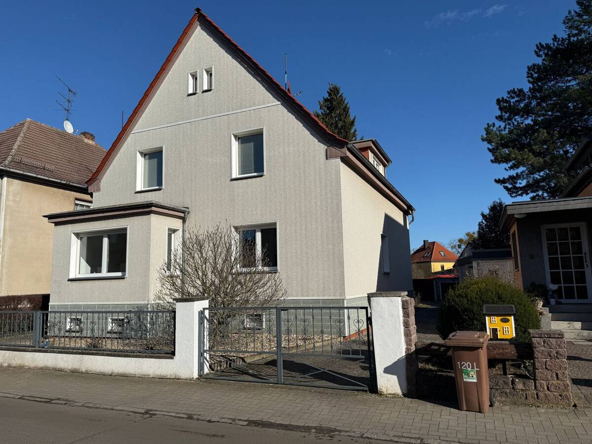 Domblick, tolle Lage, innenstadtnah, erschwinglich. Platz für die ganze Familie und (wenn gewünscht) auch für Ihr Büro. – 39116 Magdeburg – Bild 1 von 9