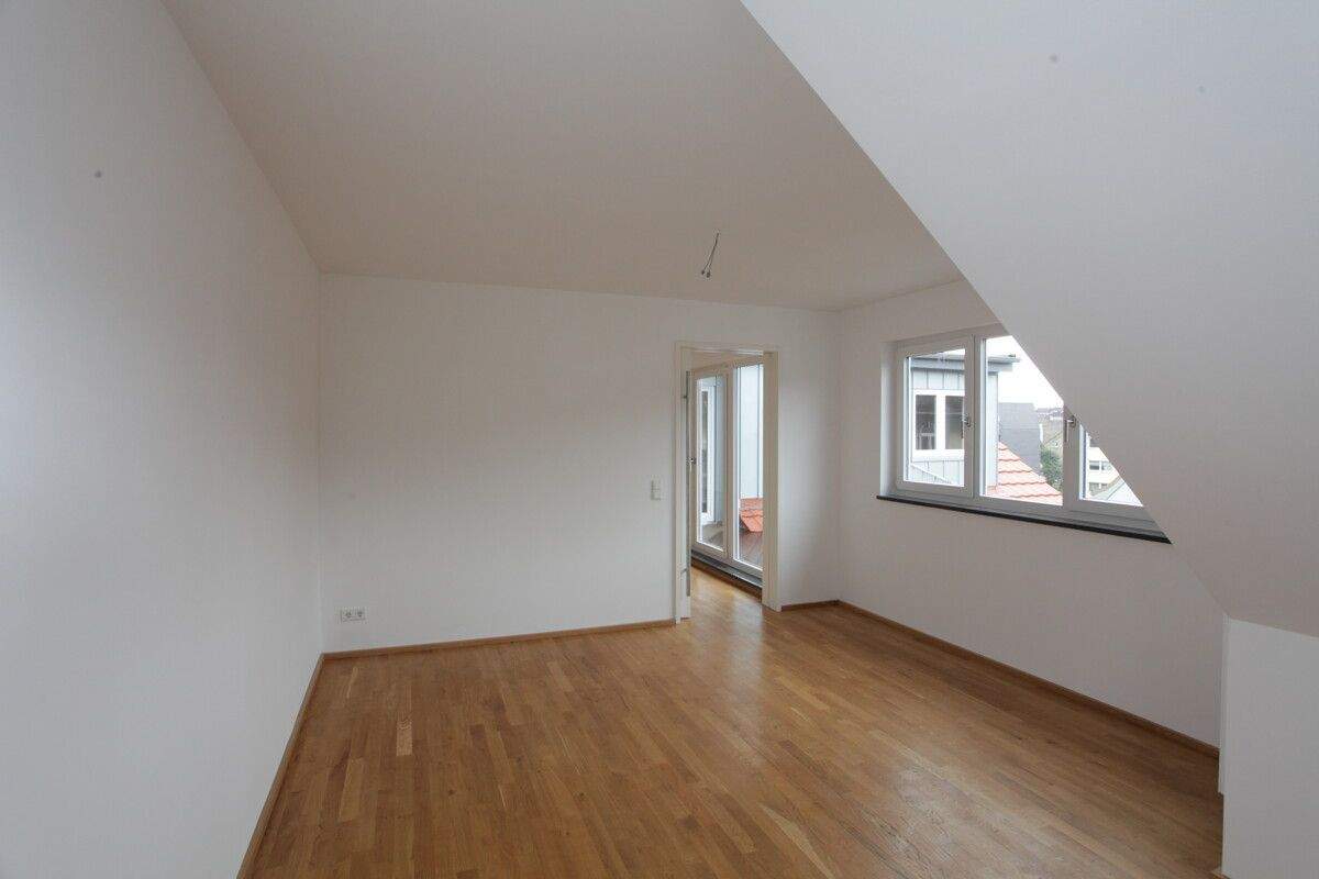 Hochwertig sanierte Dachgeschoss-Wohnung in zentraler Lage von Braunschweig – Braunschweig – Vorschaubild 8