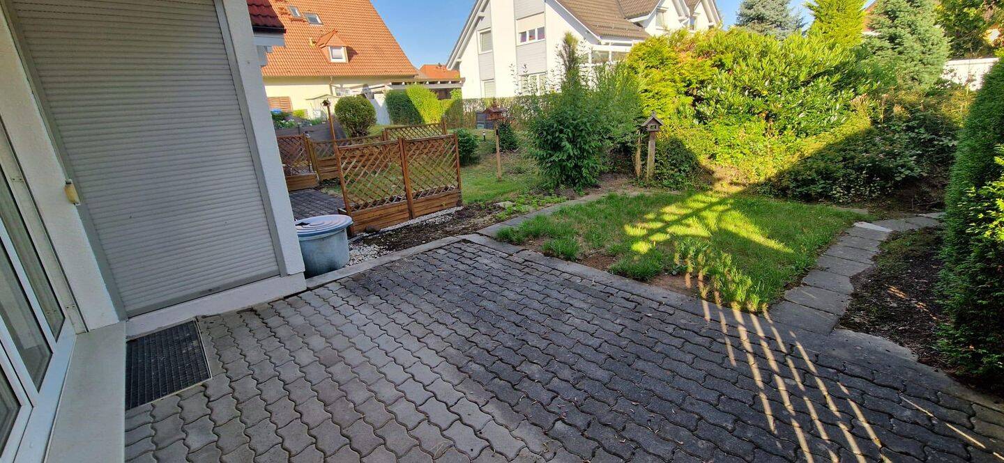 Eigennutzer aufgepasst! 2,5-Raum-Eigentumswohnung mit Terrasse, Hobbyraum+Kellerraum im Keller, Garten & Fußbodenheizung in Niederlungwitz