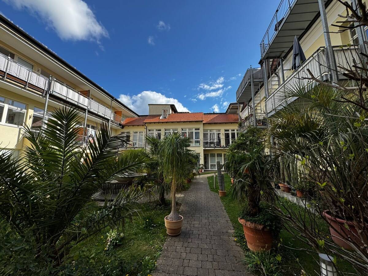 Leben im Zentrum Erlangens - 1,5 Zimmer-ETW am Hugenottenplatz mitten in Erlangen! – 91054 Erlangen – Bild 1 von 9