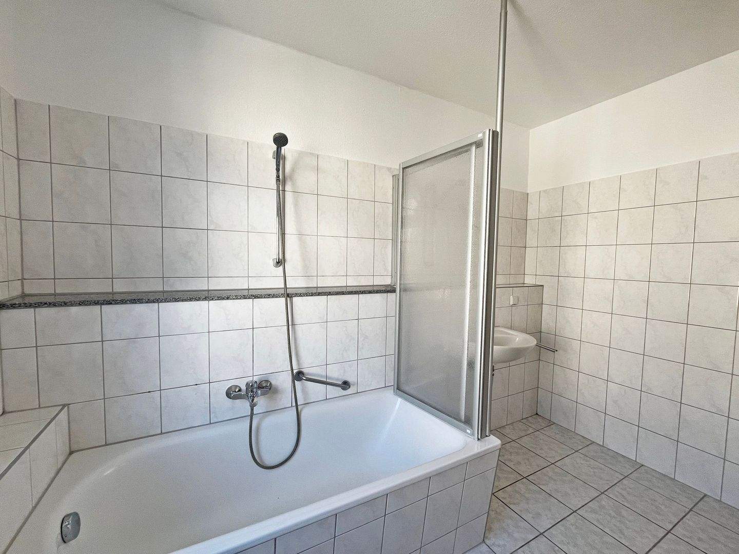 Großzügige 2-Zimmer-Dachgeschosswohnung mit Balkon in Chemnitz-Hilbersdorf – Chemnitz – Vorschaubild 6