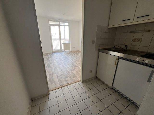 Sehr schöne gepflegte 1-Raumwohnung mit Einbauküche und Balkon in Magdeburg-Reform- Uni Nähe zu vermieten – Magdeburg – Vorschaubild 4