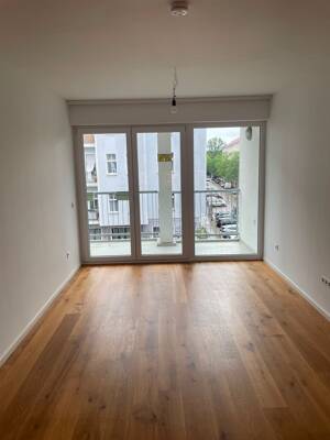 Frisch renovierte 2-Zimmer-Wohnung mit Loggia in Berlin-Friedrichshain – 10247 Berlin – Vorschaubild 5