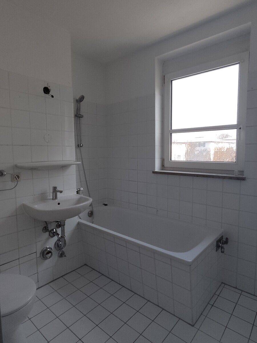 Schöne, renovierte 4-Zimmer-Wohnung mit Balkon! – Plauen – Vorschaubild 9