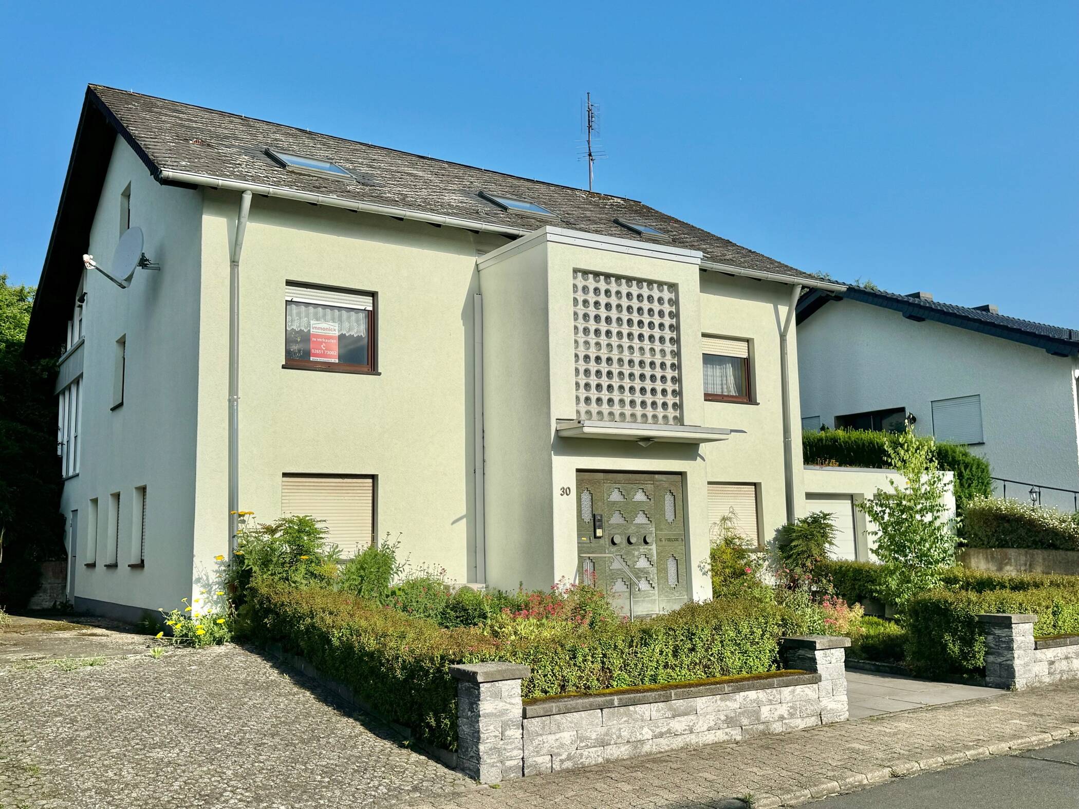 TOP LAGE, VIEL PLATZ, 2 GARAGEN, WINTERGARTEN UND PV-ANLAGE !!! – Bell – Vorschaubild 2