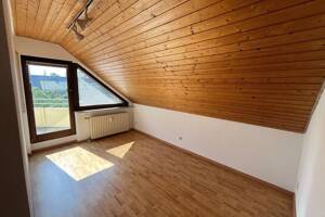 Gut geschnittene 3-Zimmer-Wohnung mit Balkon und 2 Stellplätzen – 70569 Stuttgart – Vorschaubild 3